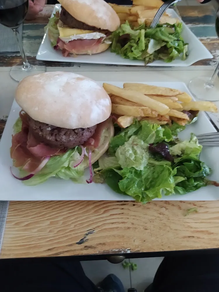 Hamburger Au Neuchatel